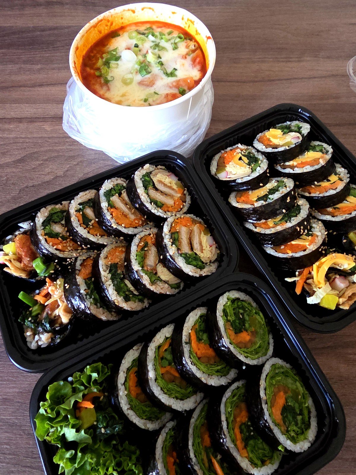 아테시아 강남김밥(Gangnam Kimbob) 후기 | 큼직한 김밥, 종류도 다양 — 일단 김밥이 큼직하고 속이 꽉 찼다